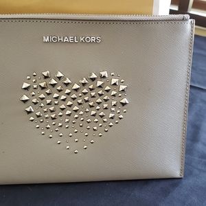 Michael kors xl zip clutch
